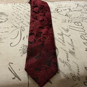 Dion MCMLXXXIX ITALIAN SILK Elegant Red Paisley Men's Tiel